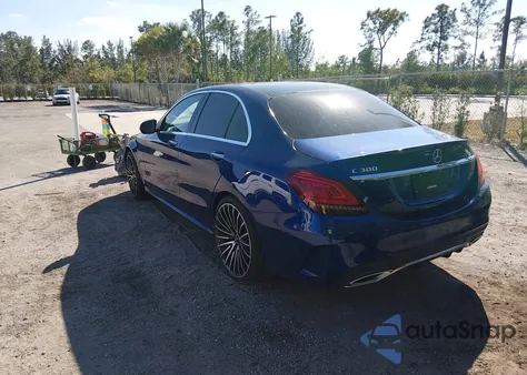 2021 Mercedes-Benz C 300 Sedan z USA, uszkodzony, nr VIN W1KWF8DB1MR618051